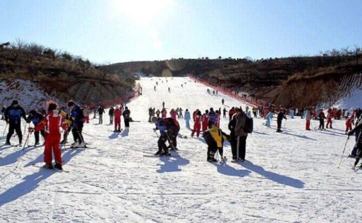 河北中都投資有限公司歡迎各界朋友，到薊洲國際滑雪場度假、旅游。
